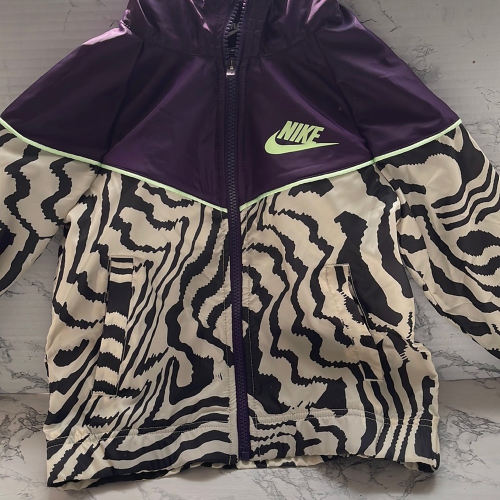 NIKE GIRLS SZ SMALL ZEBRA PRINT PURPLE TRIM JACKET WITH HOOD IN GREAT CO…